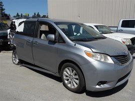 2011 TOYOTA SIENNA LE SILVER 3.5 AT AWD Z19651